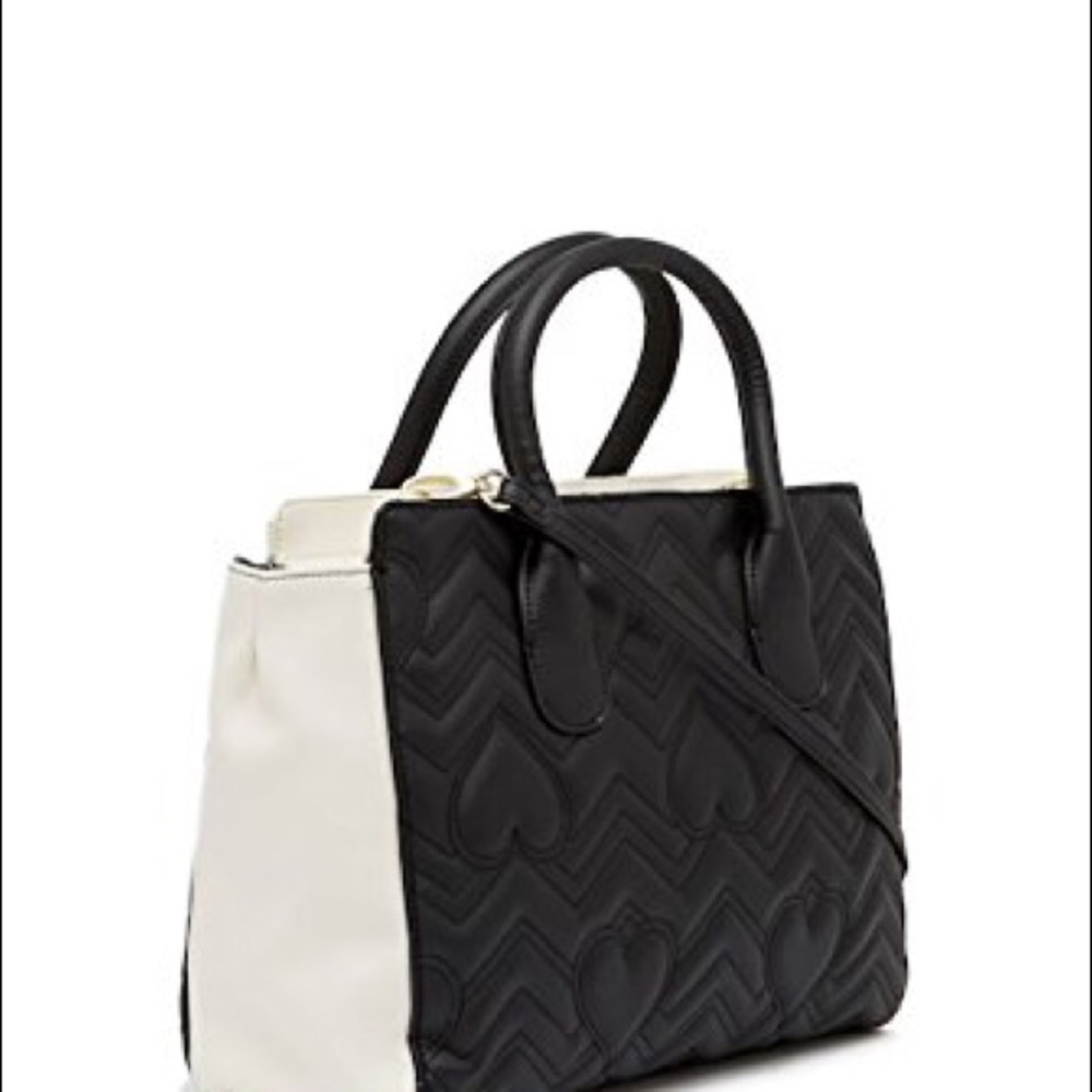 ❤️❤️SOLD!❤️❤️Betsey Johnson Black & Ivory set - Picture 3 of 8